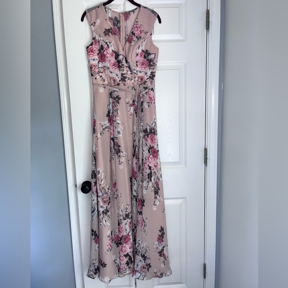 Elegant Pink V-Neck Maxi Dress for Weddings